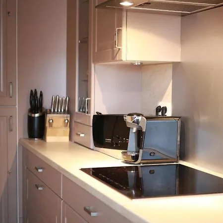 Casa Del Mar - Beautiful Two Bedroom Penthouse Apartment